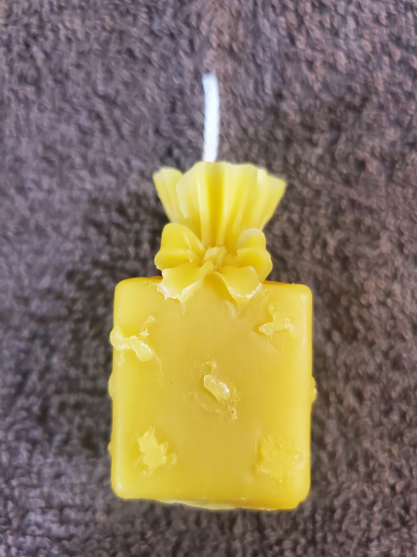 Present Candle (1.5" Tall by 1" Wide)